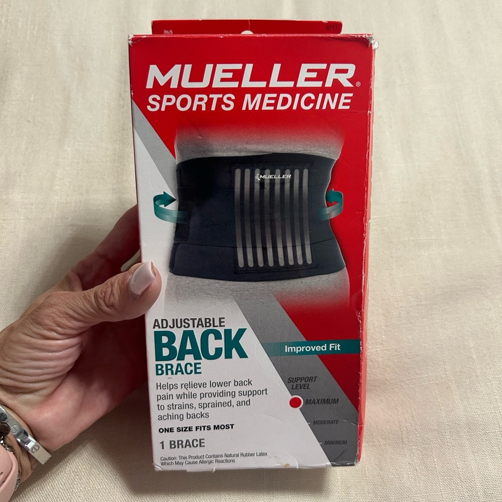 MUELLER Sports Medicine Adjustable Lumbar Back Brace with Removable Pad